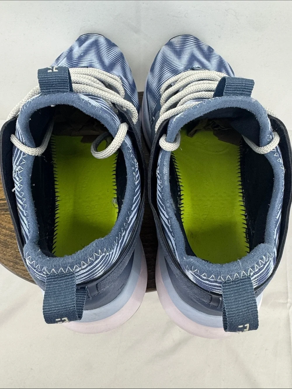Kuru Womens Atom Sneakers w/ White Blue Zig Zag Pattern, sz 9 W, Missing Insoles